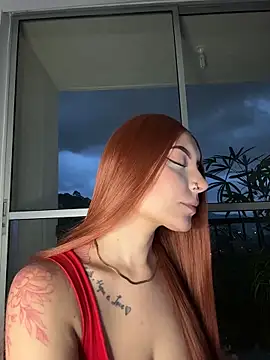 alesziarose  online show from February 20, 2026, 11:27 pm