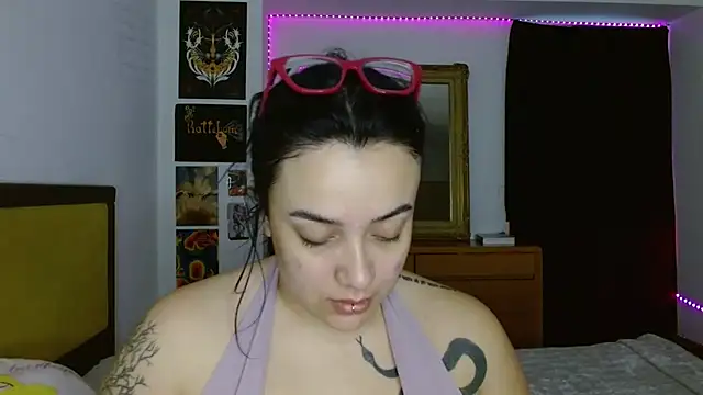 Snapshot of Nova-Satela chatting on March 5, 2026, 5:20 pm Nova-Satela online show from March 5, 2026, 5:20 pm