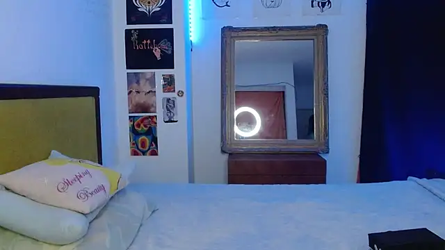 Snapshot of Nova-Satela chatting on April 8, 2026, 6:08 pm Nova-Satela online show from April 8, 2026, 6:08 pm