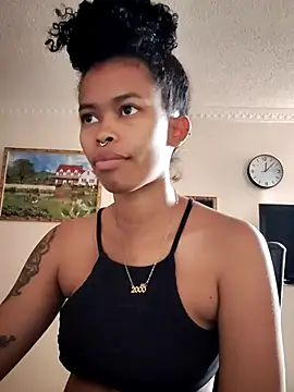 Snapshot of shenna_brunette chatting on February 16, 2026, 4:03 pm shenna brunette online show from February 16, 2026, 4:03 pm