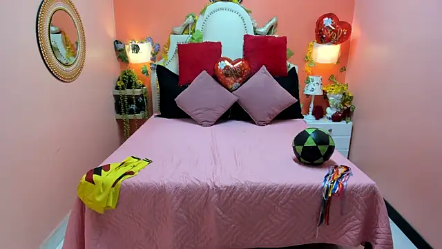 Dalila Najjar  online show from June 3, 2026, 2:33 pm