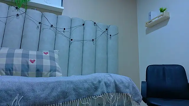 AmberStonne   online show from March 13, 2026, 3:02 am