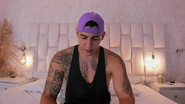 Snapshot of MassimoCo_ chatting on February 27, 2026, 11:16 pm MassimoCo online show from February 27, 2026, 11:16 pm