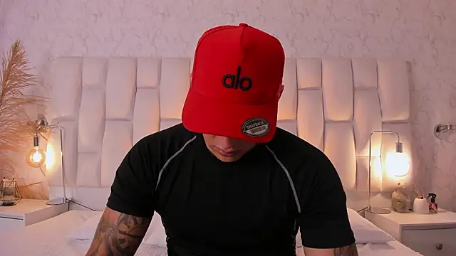 Snapshot of MassimoCo_ chatting on March 5, 2026, 11:45 pm MassimoCo online show from March 5, 2026, 11:45 pm