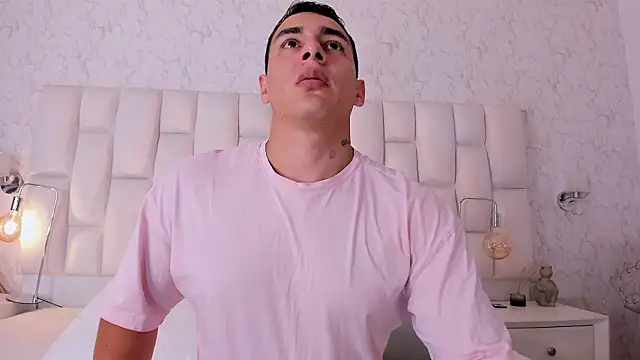 Snapshot of MassimoCo_ chatting on March 25, 2026, 11:33 pm MassimoCo online show from March 25, 2026, 11:33 pm