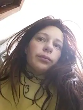 Lily Viola online show from April 22, 2026, 4:37 am