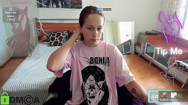 Lily Viola online show from July 14, 2026, 7:35 am