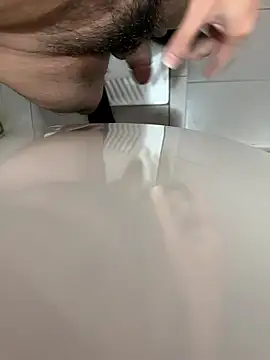 Johnlim880 online show from January 14, 2026, 7:36 am