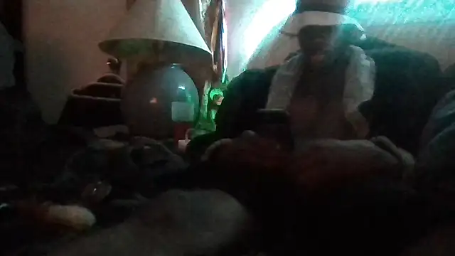 Snapshot of LiveeNunkutt chatting on January 13, 2026, 10:42 am LiveeNunkutt online show from January 13, 2026, 10:42 am