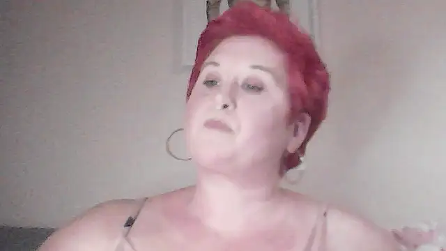 Snapshot of BustyRedxx chatting on March 4, 2026, 7:20 pm BustyRedxx online show from March 4, 2026, 7:20 pm