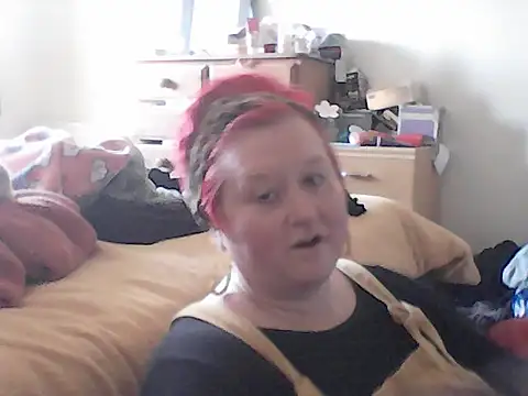 Snapshot of BustyRedxx chatting on March 28, 2026, 4:06 pm BustyRedxx online show from March 28, 2026, 4:06 pm