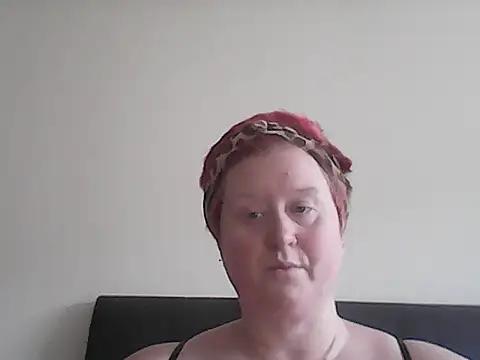 BustyRedxx online show from May 7, 2026, 10:42 am