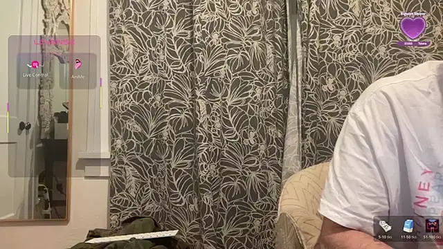 Snapshot of wolverinedream chatting on March 8, 2026, 2:04 am wolverinedream online show from March 8, 2026, 2:04 am