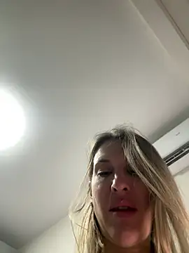 Snapshot of IssabelXO chatting on January 18, 2026, 1:31 am IssabelXO online show from January 18, 2026, 1:31 am