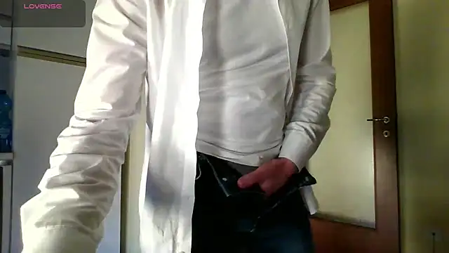 Snapshot of Ele7b5 chatting on May 3, 2026, 3:29 pm Ele7b5 online show from May 3, 2026, 3:29 pm