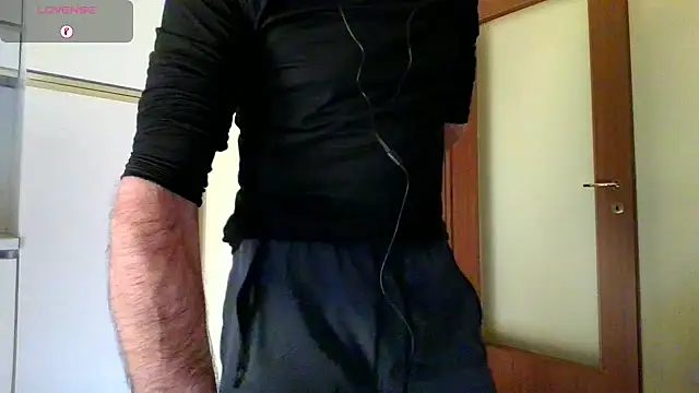 Snapshot of Ele7b5 chatting on May 4, 2026, 1:18 pm Ele7b5 online show from May 4, 2026, 1:18 pm