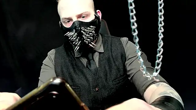 Snapshot of NoirWarden chatting on February 2, 2026, 3:55 pm NoirWarden online show from February 2, 2026, 3:55 pm