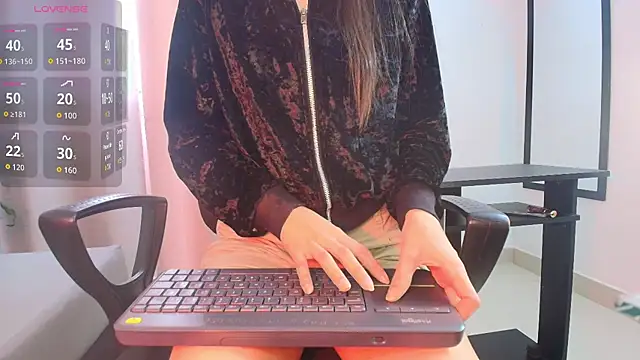 saray reesee online show from January 12, 2026, 8:14 pm