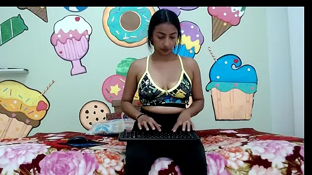 skinnysexzara18 online show from March 26, 2026, 1:49 pm