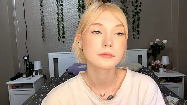 Snapshot of LlsabethHaze chatting on February 1, 2026, 8:35 am LlsabethHaze online show from February 1, 2026, 8:35 am