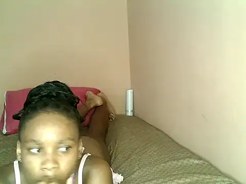 Snapshot of Cutenique chatting on January 7, 2026, 2:30 pm Cutenique online show from January 7, 2026, 2:30 pm