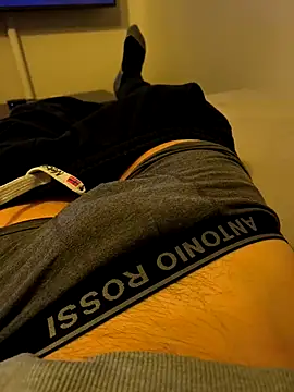 Snapshot of alexi1015 chatting on February 13, 2026, 9:44 pm alexi1015 online show from February 13, 2026, 9:44 pm