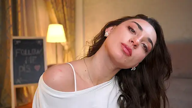 MinnaShummon online show from February 7, 2026, 1:04 pm