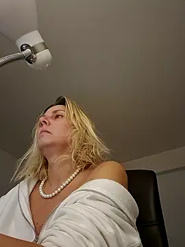 Amelia9798 online show from March 10, 2026, 2:16 am