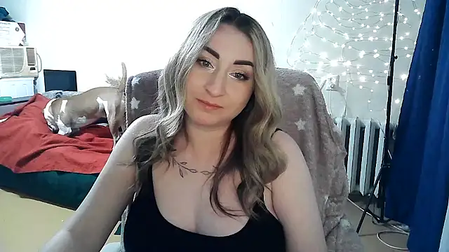 Snapshot of FoxyAnn12 chatting on April 9, 2026, 1:27 pm FoxyAnn12 online show from April 9, 2026, 1:27 pm