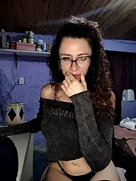 Snapshot of Nanucurlyxx chatting on April 7, 2026, 7:58 pm Nanucurlyxx online show from April 7, 2026, 7:58 pm