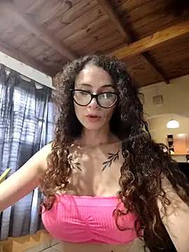 Snapshot of Nanucurlyxx chatting on April 24, 2026, 8:44 pm Nanucurlyxx online show from April 24, 2026, 8:44 pm