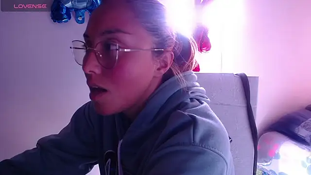 Snapshot of Velvet_Moon33 chatting on February 25, 2026, 6:50 pm Velvet Moon33 online show from February 25, 2026, 6:50 pm