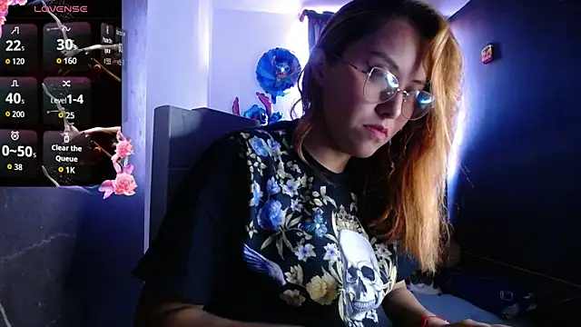 Snapshot of Velvet_Moon33 chatting on March 21, 2026, 10:13 pm Velvet Moon33 online show from March 21, 2026, 10:13 pm