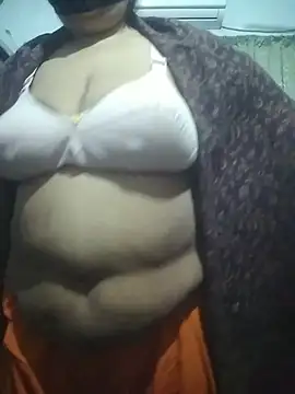 Snapshot of momo_loves chatting on February 7, 2026, 6:11 pm momo loves online show from February 7, 2026, 6:11 pm