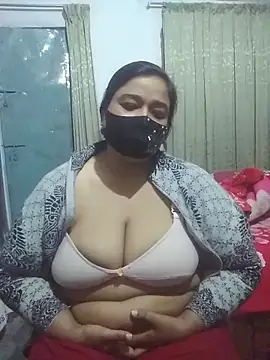 Snapshot of momo_loves chatting on February 10, 2026, 2:10 pm momo loves online show from February 10, 2026, 2:10 pm