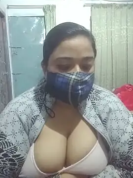 Snapshot of momo_loves chatting on February 13, 2026, 4:14 pm momo loves online show from February 13, 2026, 4:14 pm