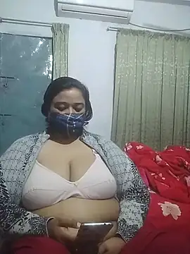 Snapshot of momo_loves chatting on February 14, 2026, 5:43 pm momo loves online show from February 14, 2026, 5:43 pm