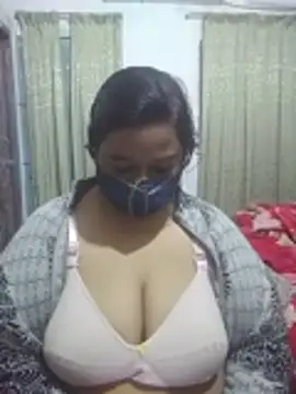 Snapshot of momo_loves chatting on February 16, 2026, 4:14 pm momo loves online show from February 16, 2026, 4:14 pm