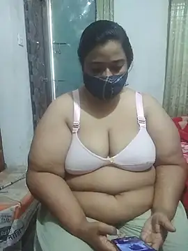 Snapshot of momo_loves chatting on February 20, 2026, 10:16 am momo loves online show from February 20, 2026, 10:16 am