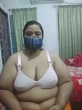 Snapshot of momo_loves chatting on March 2, 2026, 1:18 pm momo loves online show from March 2, 2026, 1:18 pm