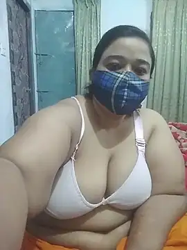 Snapshot of momo_loves chatting on March 4, 2026, 5:52 pm momo loves online show from March 4, 2026, 5:52 pm