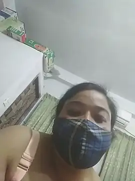 Snapshot of momo_loves chatting on March 10, 2026, 6:24 pm momo loves online show from March 10, 2026, 6:24 pm