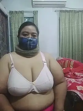 Snapshot of momo_loves chatting on March 13, 2026, 6:25 pm momo loves online show from March 13, 2026, 6:25 pm