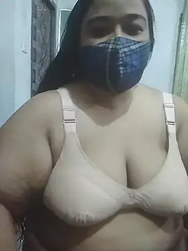 Snapshot of momo_loves chatting on May 15, 2026, 8:32 am momo loves online show from May 15, 2026, 8:32 am