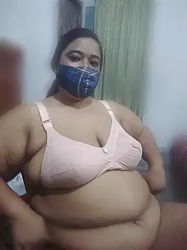 Snapshot of momo_loves chatting on June 1, 2026, 8:10 pm momo loves online show from June 1, 2026, 8:10 pm