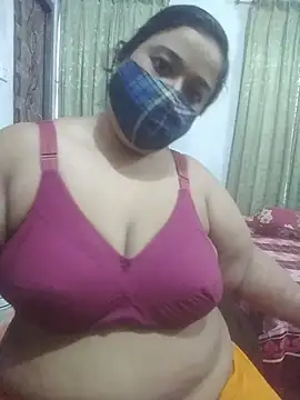 Snapshot of momo_loves chatting on July 8, 2026, 5:12 am momo loves online show from July 8, 2026, 5:12 am