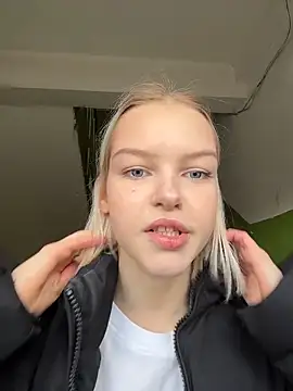 AshleyMur online show from March 19, 2026, 5:55 am