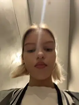 AshleyMur online show from June 9, 2026, 5:52 am