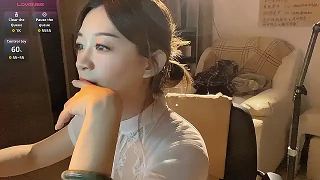 Snapshot of Xiaojuzi- chatting on April 26, 2026, 1:31 pm Xiaojuzi- online show from April 26, 2026, 1:31 pm