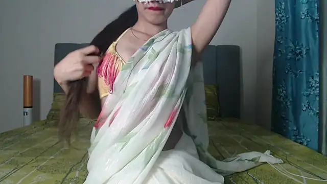 Hottie heer online show from April 27, 2026, 5:22 pm